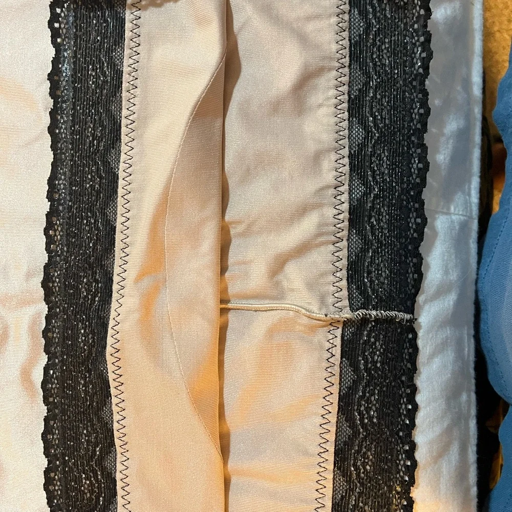 Ruby Ribbon Pinup Cami - Picture 2 of 4